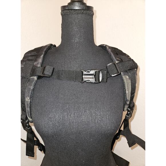 New! Backpack Assault Pack Bag Rucksack Hiking Treeking Travel Camo 17x10x6 - Picture 7 of 10